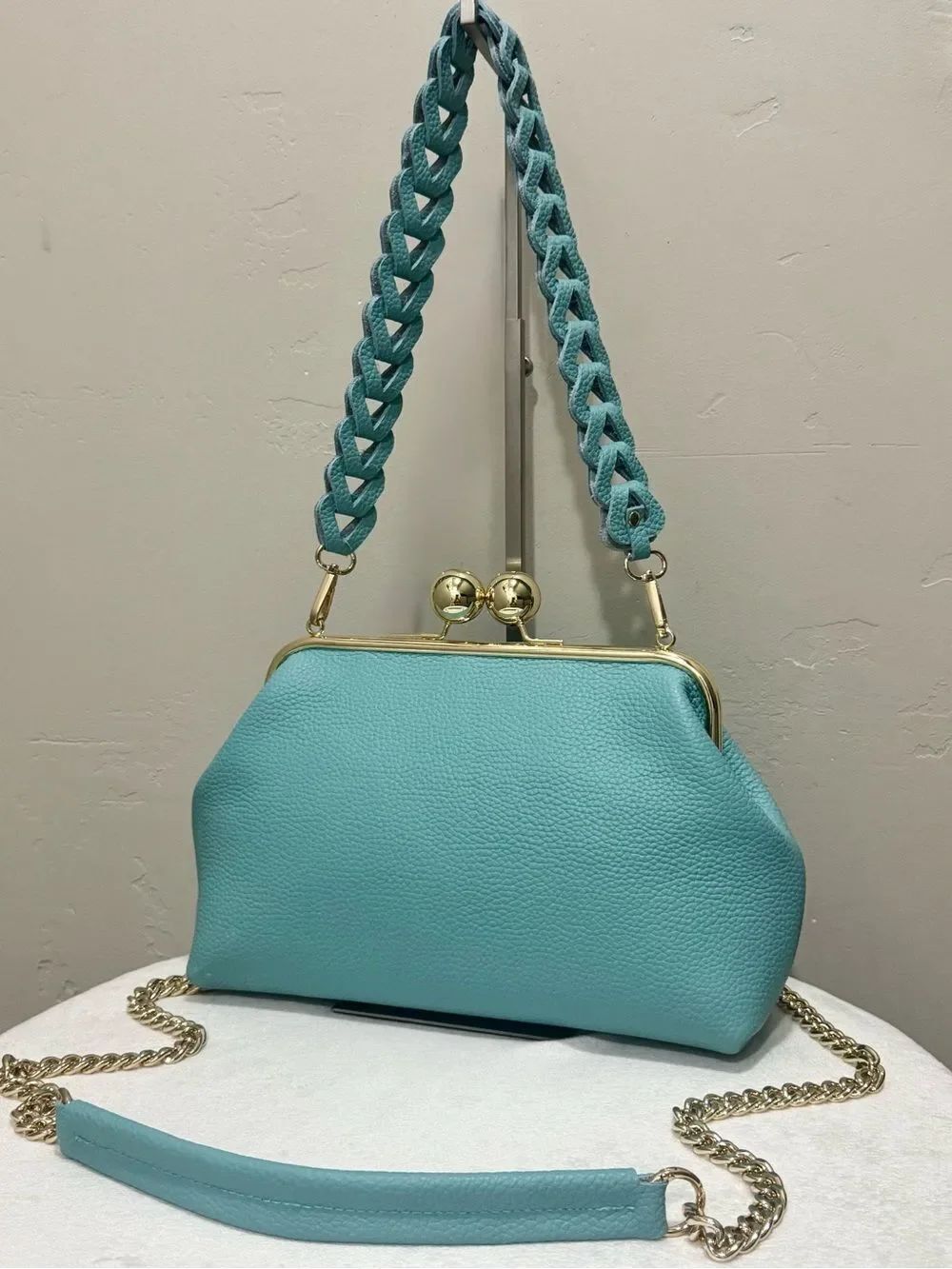 Premium Pebble Calfskin Handmade Rare
Large Ball Kisslock Frame Bag, 2 Straps